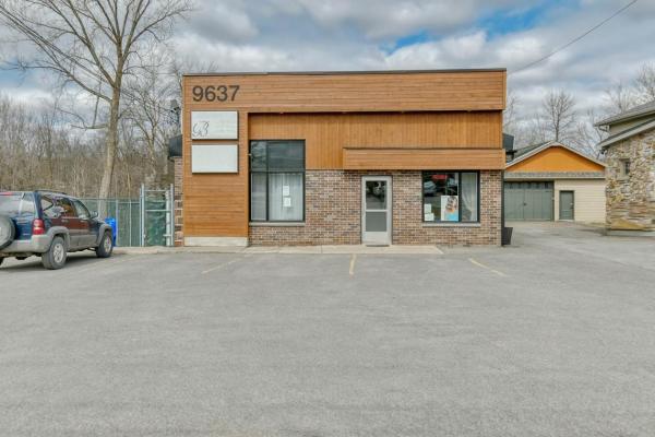 Commercial Building with 3 Rented Spaces for Sale