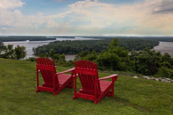 Landmark Inn & Cottages Located in Grafton IL