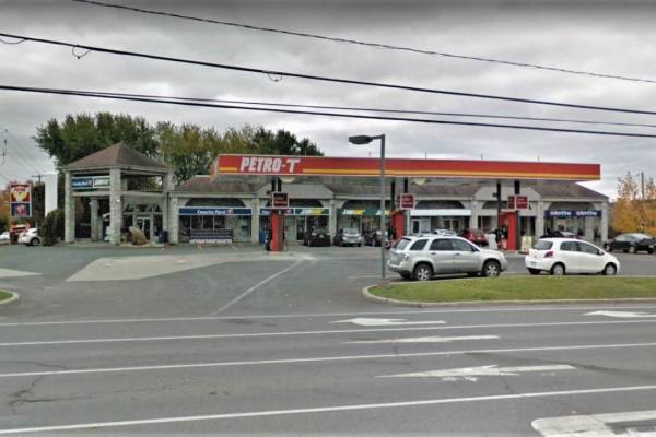 2,160 sqft Space Adjacent to a Gas Station
