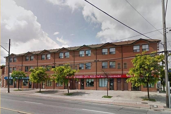 Rare Sized Commercial/Residential Plaza
