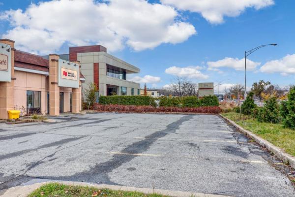 Ideal Location 4313 sqft for Rent on Labelle Blvd.