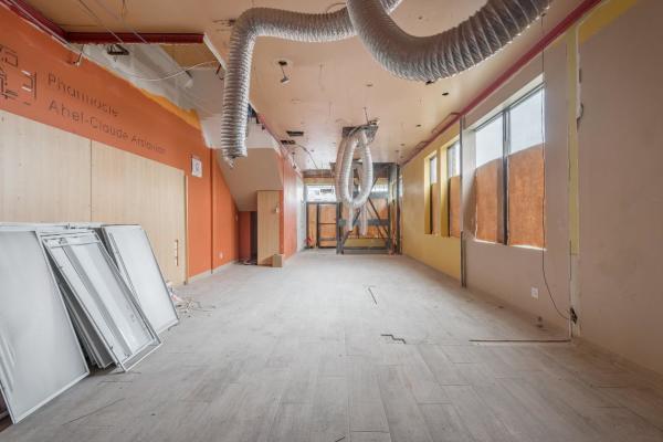 Available 1,420 Sq Ft Commercial Space