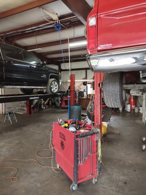 Transmission and Automotive Repair Shop