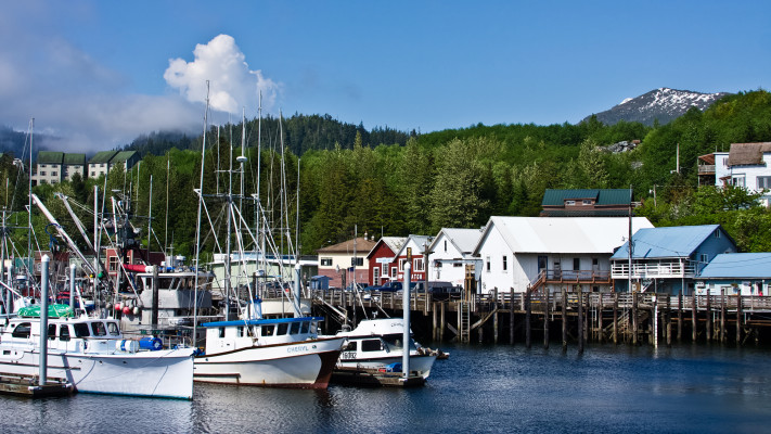 Southeast AK Waterfront Fishing Lodge