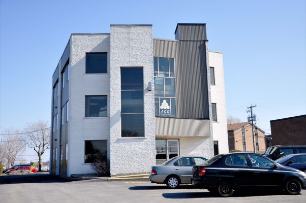 Saint-Jean Offices for Rent 1500p2 on the ground floor