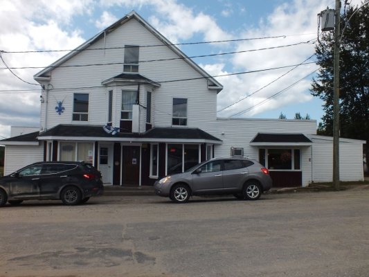 Hotel / Bar / Resto with Very Good Income La Tuque