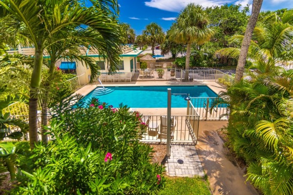 Quaint Beachside Inn Includes Property