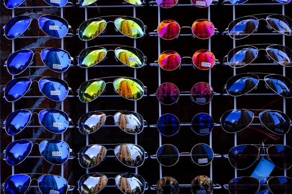 Denver Airport Retail Stand: Sunglasses & Reading