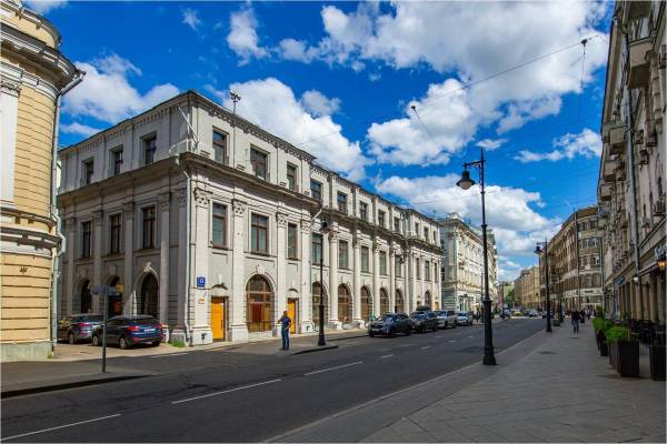 Building for Sale Near the Red Square