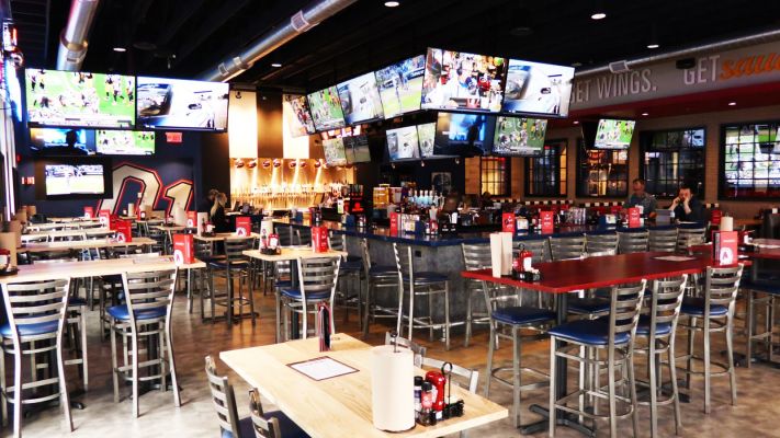 7,400 sf Sports Bar in Very Busy Downtown Location