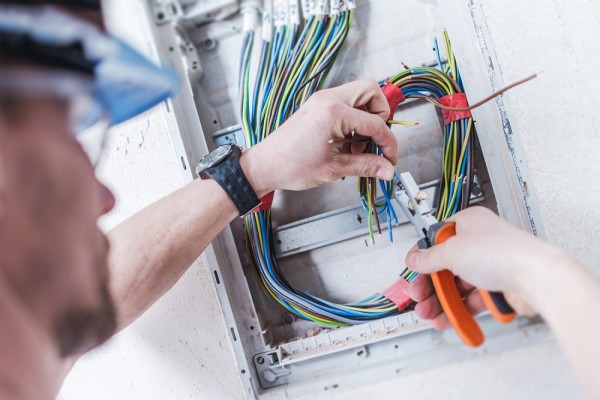 Electrical Contractor with Versatile Services