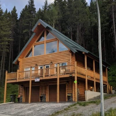 Crowsnest Pass Vacation Rental Property 688,000
