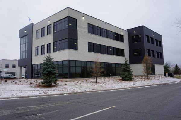 From 500 to 16,000 sq.ft. Office Space La Prairie