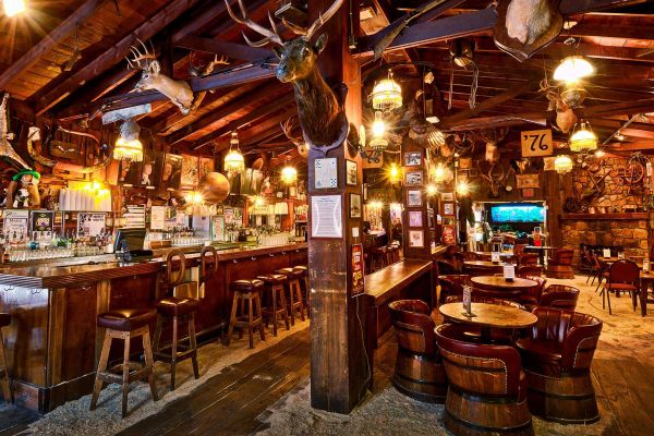 Popular Restaurant and Bar in Thriving Downtown