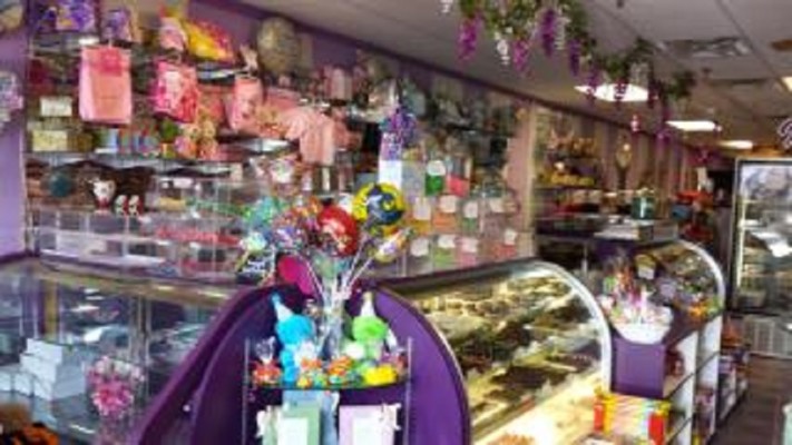 Gourmet Candy & Ice Cream Shop in Suffolk