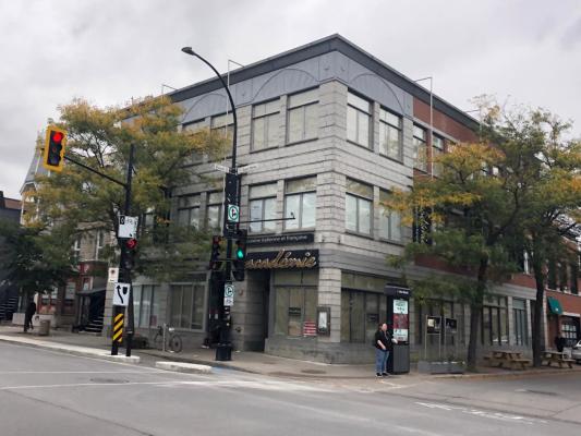3,000 sqft Space on Very Busy Street Corner