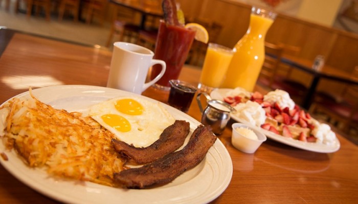 Breakfast And Lunch Family Restaurant With RE