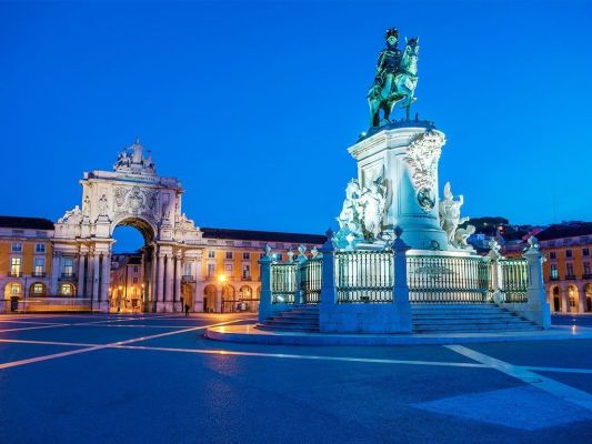 Hotel in Lisbon, Portugal - 4* 500 keys - 6% YIELD