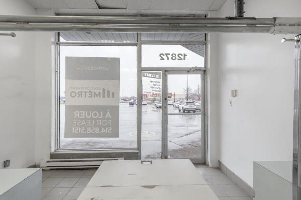 Available / 857 Sq Ft Commercial Space