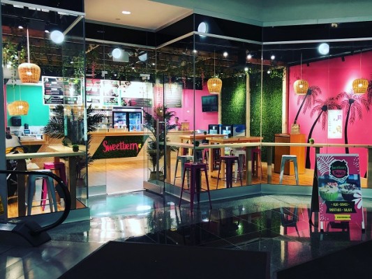 Fast Casual Restaurant-Acai Bowls, Smoothies, etc