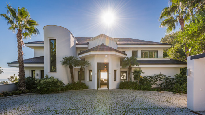 A Luxurious 5 Bedroom Villa, La Zagaleta