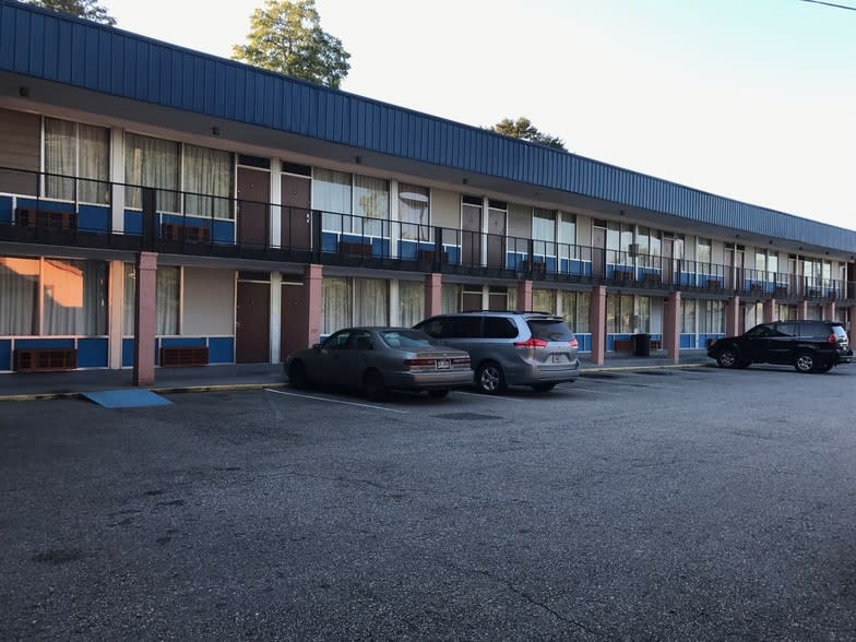 For Sale Unbranded Motel Property in Albany, GA