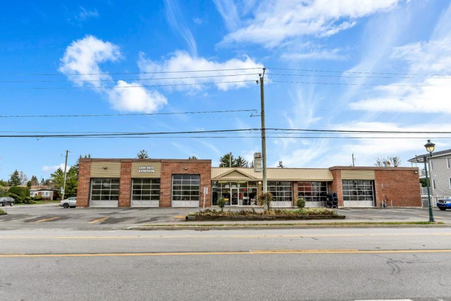 For Sale 3Door Mechanical Garage And Car Wash