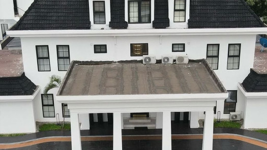 A Luxurious Waterfront Property