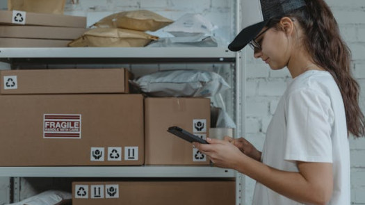 Established & Profitable Pack and Ship Business –