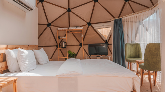 Lakefront Glamping on 24 Pristine Acres