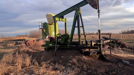 470 Acres 3 Producing Oil Wells Shallow 750ft dpth