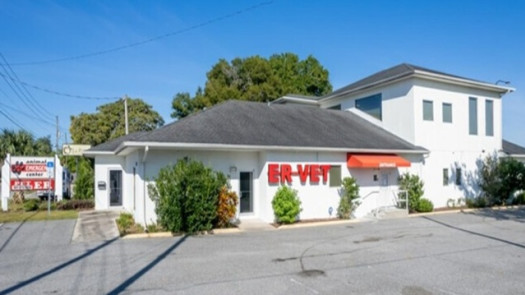 Veterinary Clinic with Two Operating Rooms