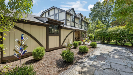 Highland Manor Winery & Sawbriar Brewing