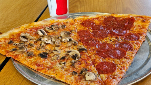 New York-Style Pizzeria in Excellent Location