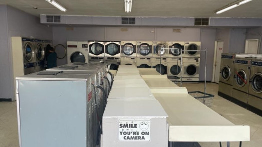 Shutdown Laundromat Property in Wood River, IL