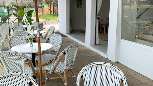 Stunning Bayside Licensed Restaurant/Bar For Sale