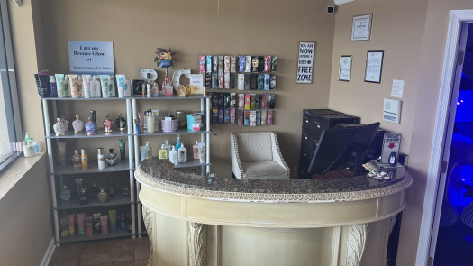 Glamorous Tanning Salon & Spa For Sale