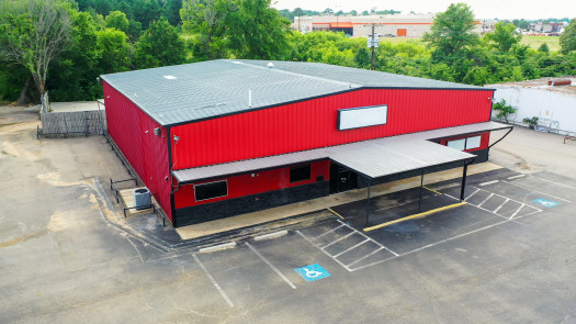 Prime Commercial Property Off Loop 286 in Paris TX
