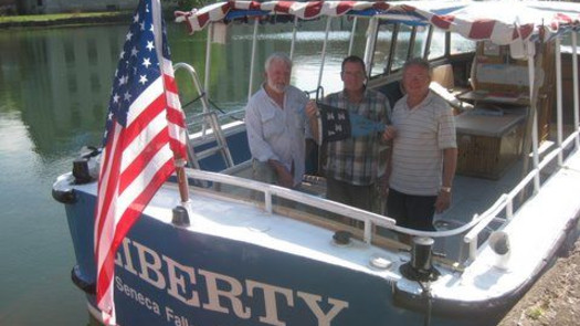 Boat  Tours    Erie  Canal,  Locks, and Lake Tours