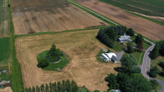 Turnkey farm on 23 acres in agricultural area