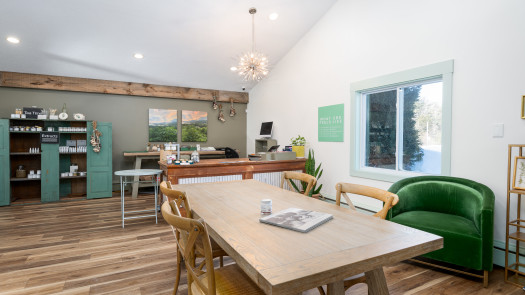 Excellent Location, Next to Killington Ski Shop