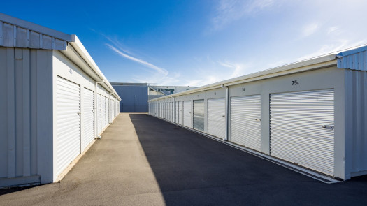 Self Storage Facilities and Gas Stations wanted