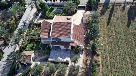 5 Bedroom Villa in Pervolia, Larnaca