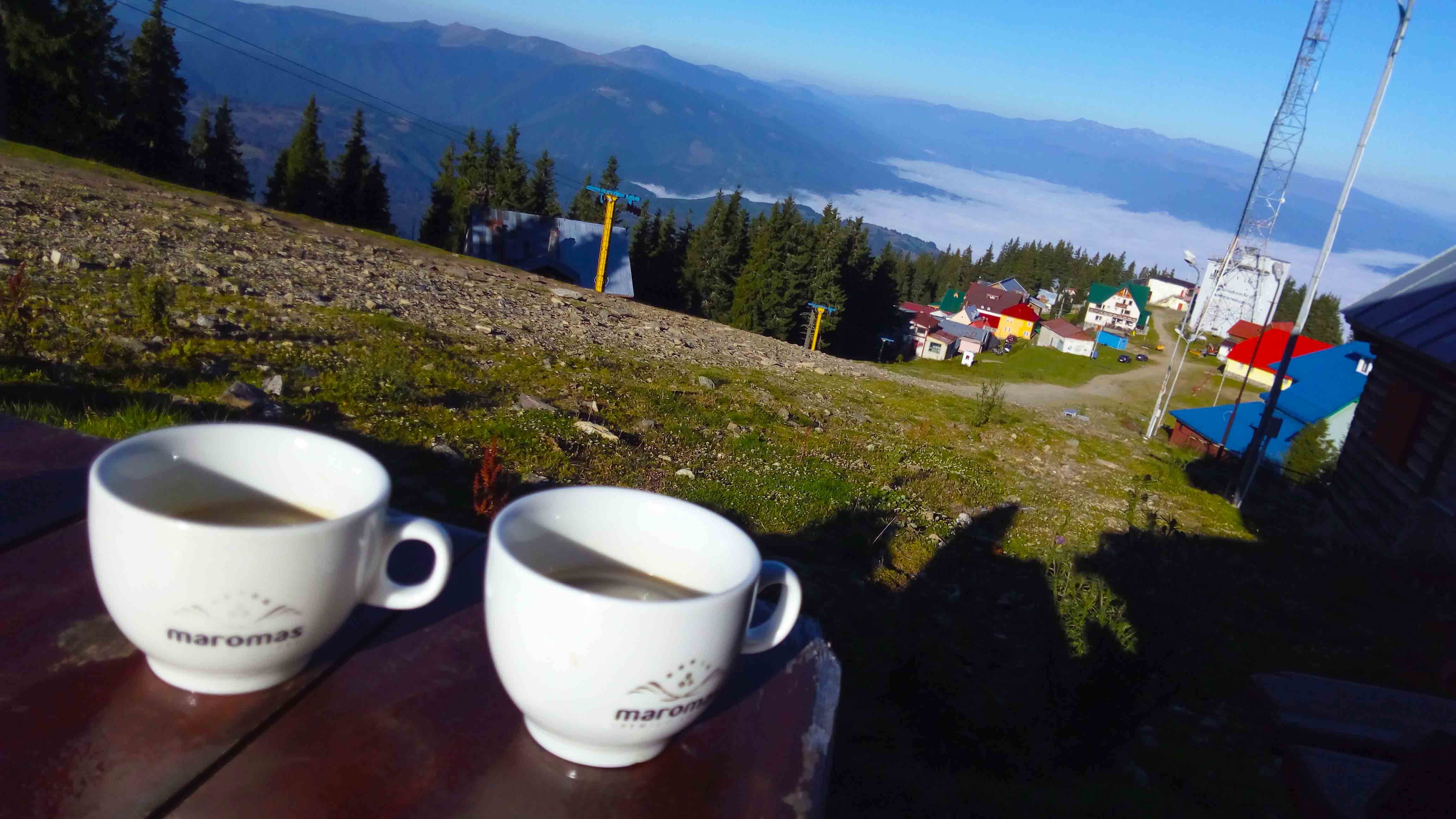 Dimineata la cabana in Parang