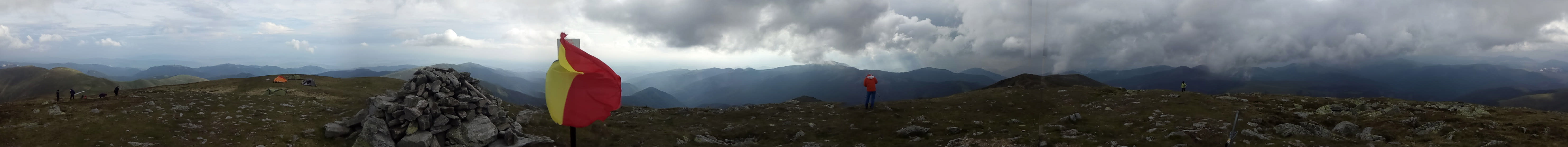 Panorama de pe Varful Leaota.