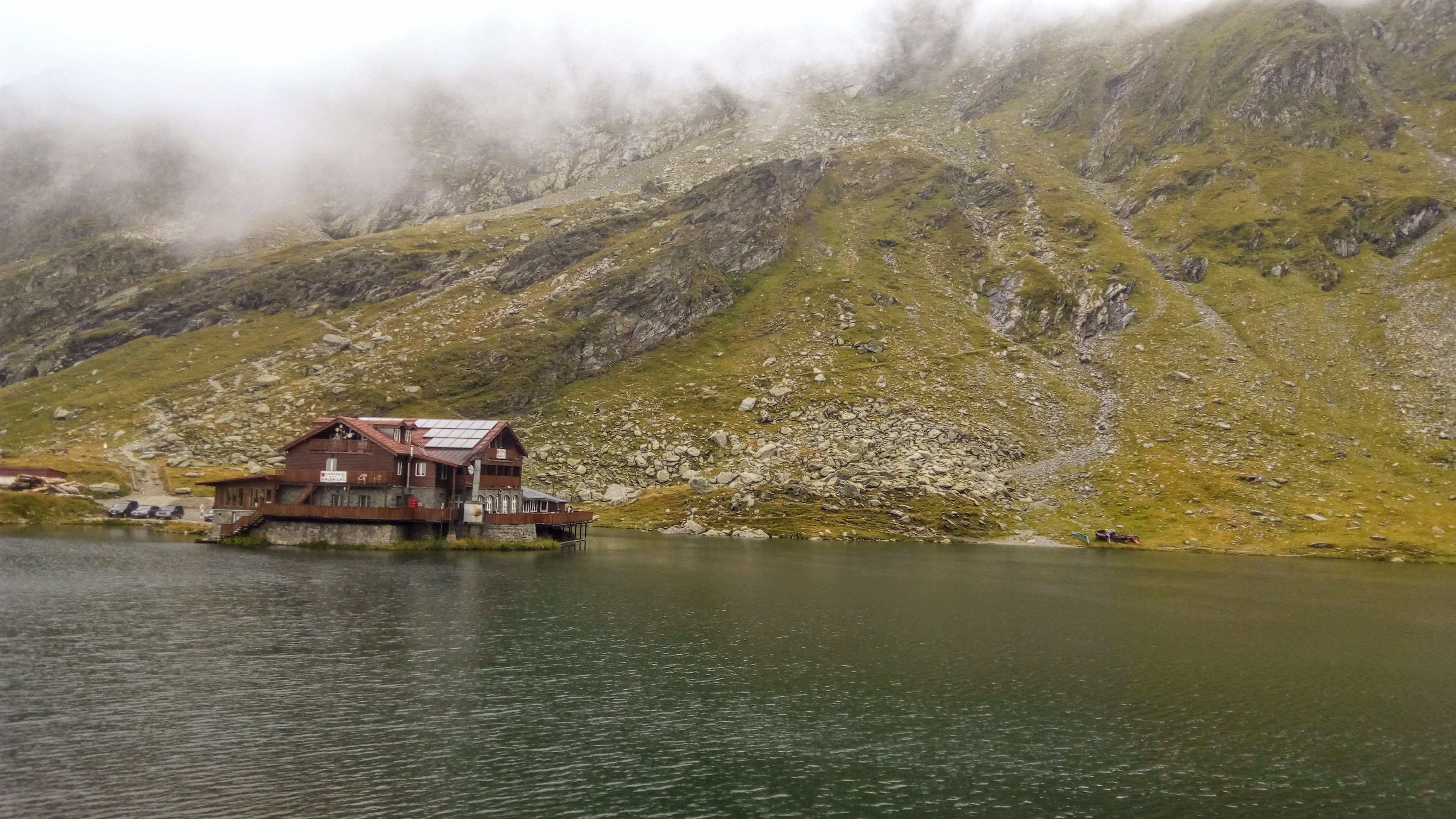 Cabana si Lacul Balea