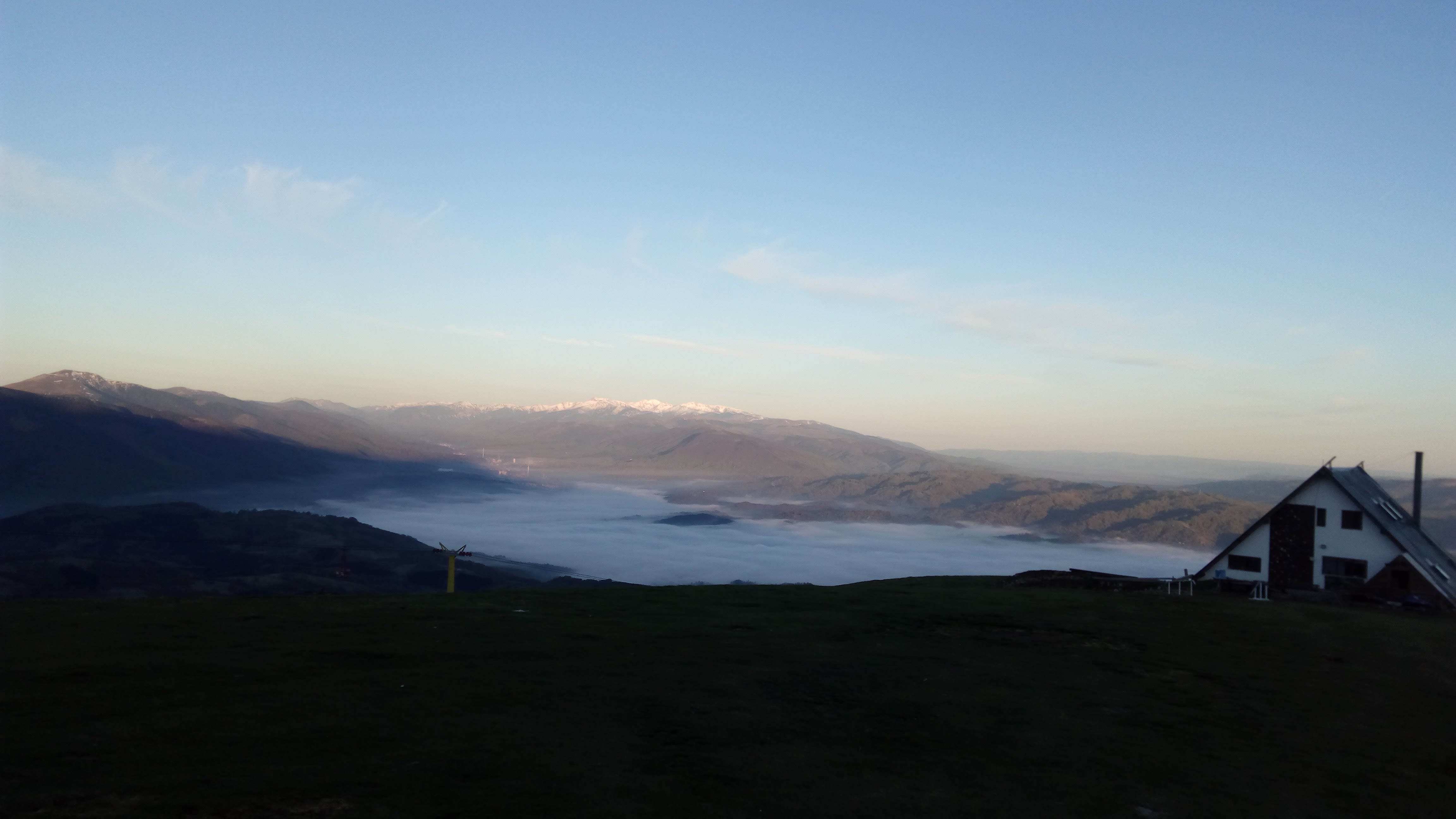 La statiunea Parang cu vedere spre Retezat