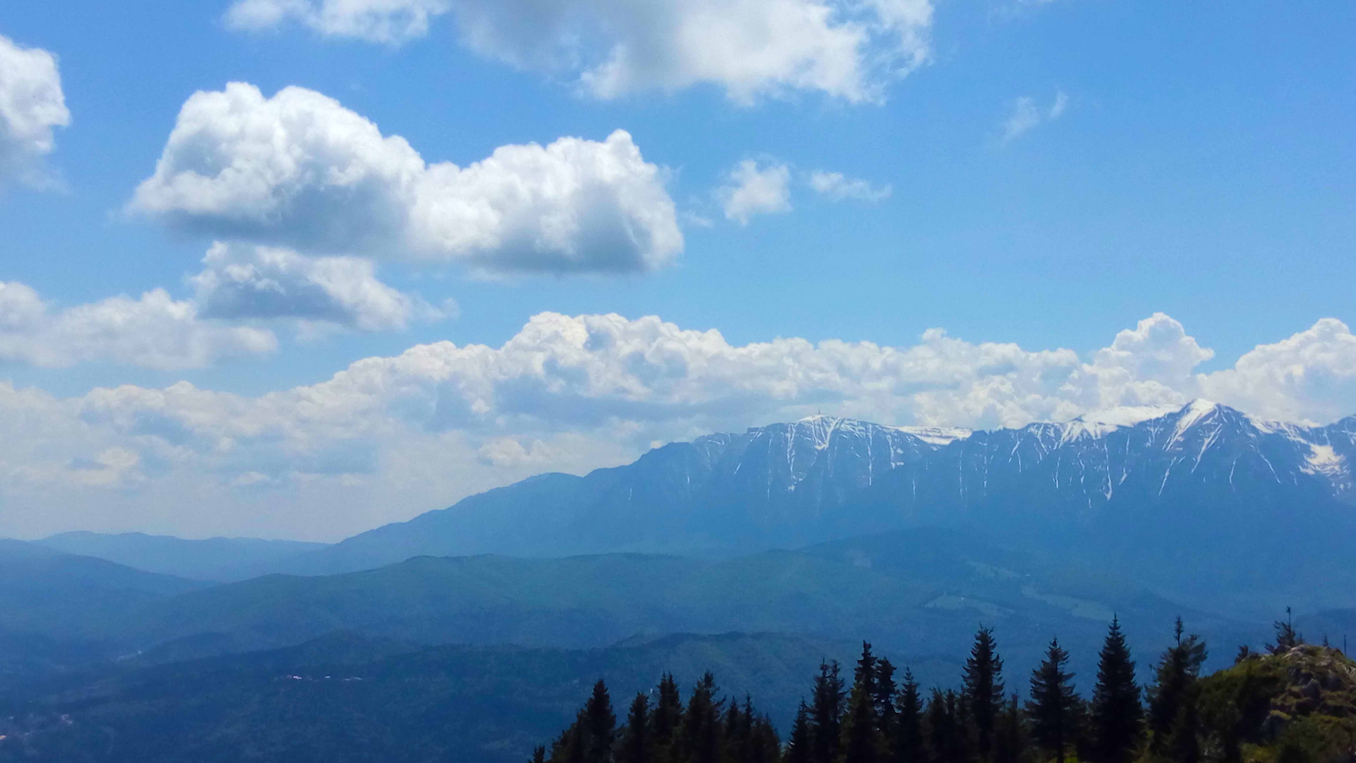 Bucegii vazuti de pe varful Postavaru, mai 2016.