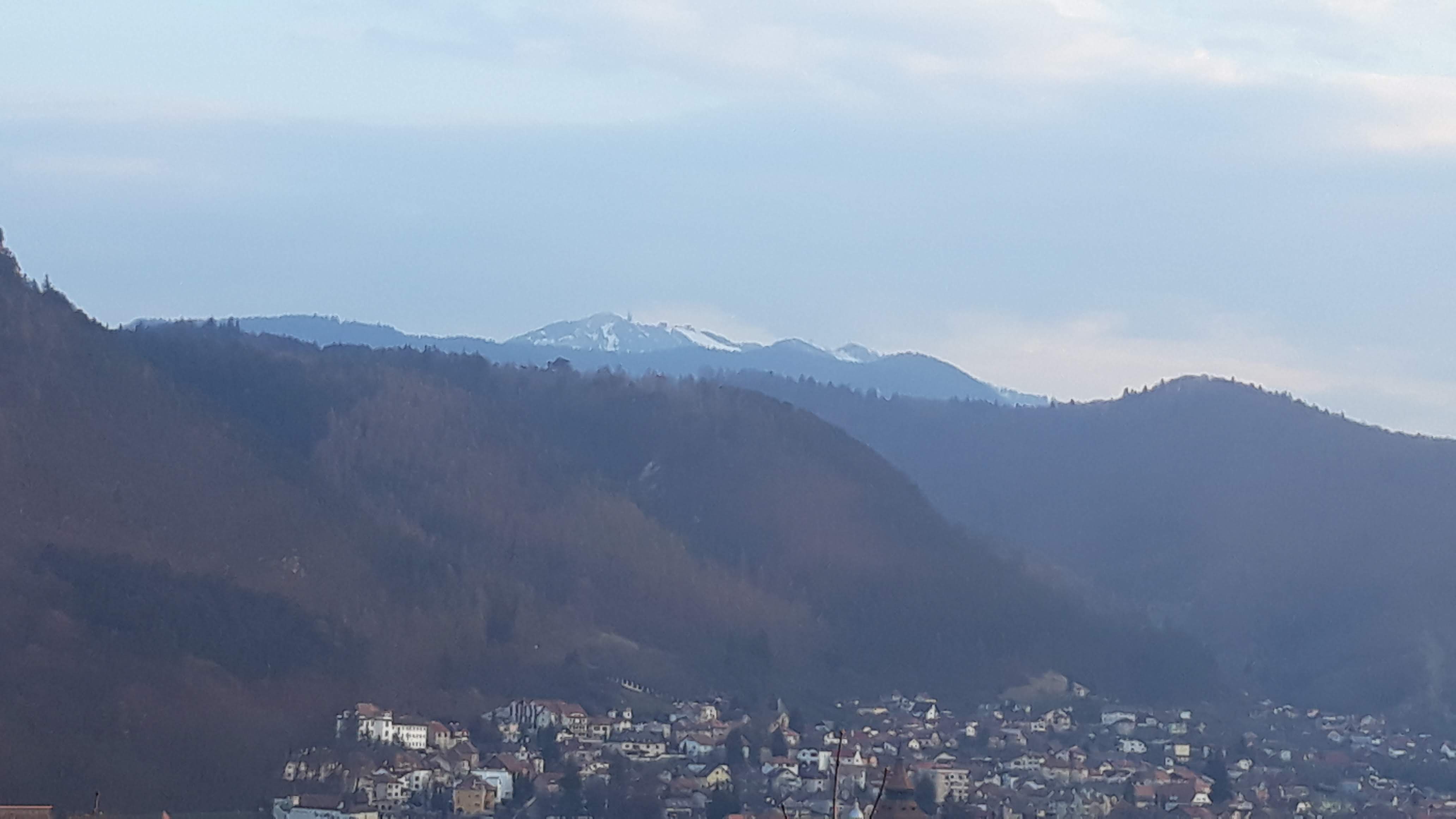 Varful Postavaru vazut de la Cetatuia de pe Straja