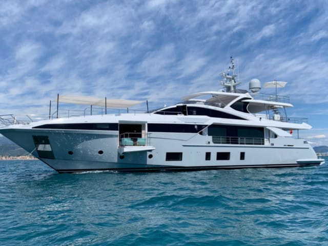 Azimut Grande 35